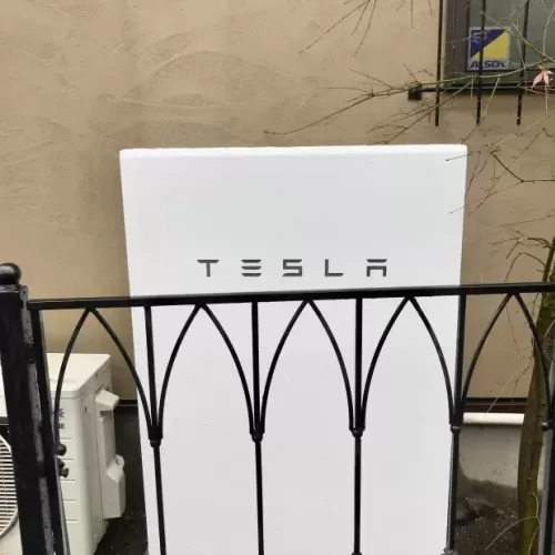 Tesla 蓄電池設置工事のサムネイル