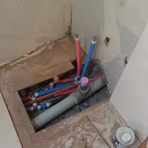 室内給湯器の隠蔽配管漏水は修理大変です！のサムネイル